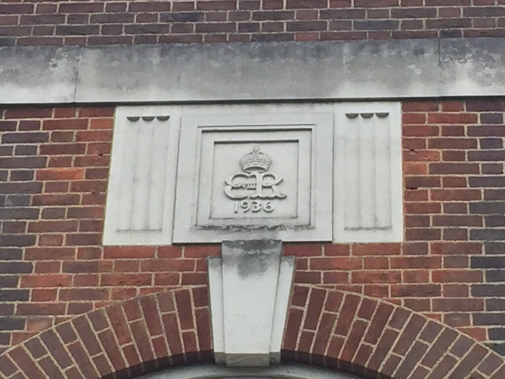 Edward-VIII-Crest-by-John-Griffiths-Colby